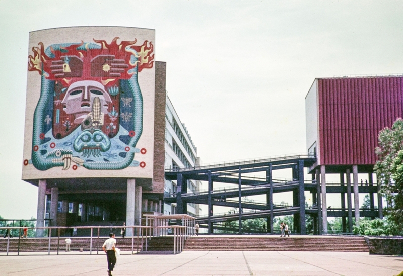 The Breathtaking Mural at National Autonomous University of Mexico’s Faculty of Medicine Building | Alamy Stock Photo by geogphotos