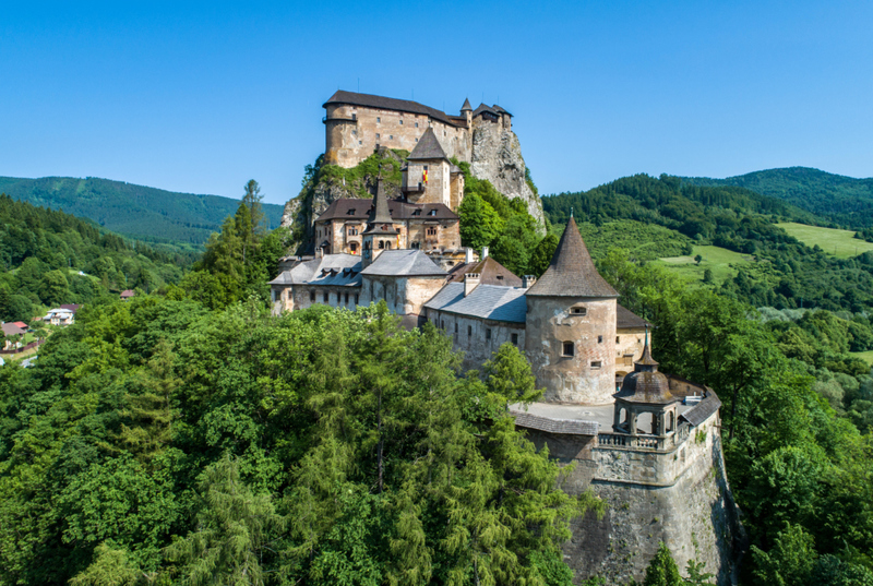 Orava Castle – Oravsky Podzamok, Slovakia | Alamy Stock Photo by Krzysztof Nahlik 